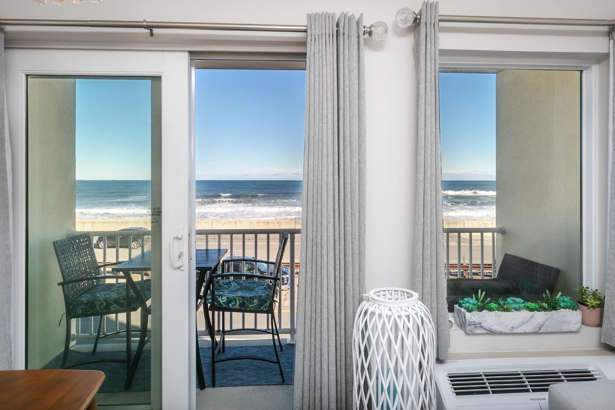 Direct Oceanfront Studio Suite! Hampton Bagian luar foto